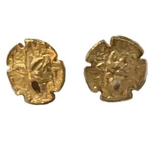 Stud earrings- two pairs. Gold tone sand dollars & black 'pearl'.